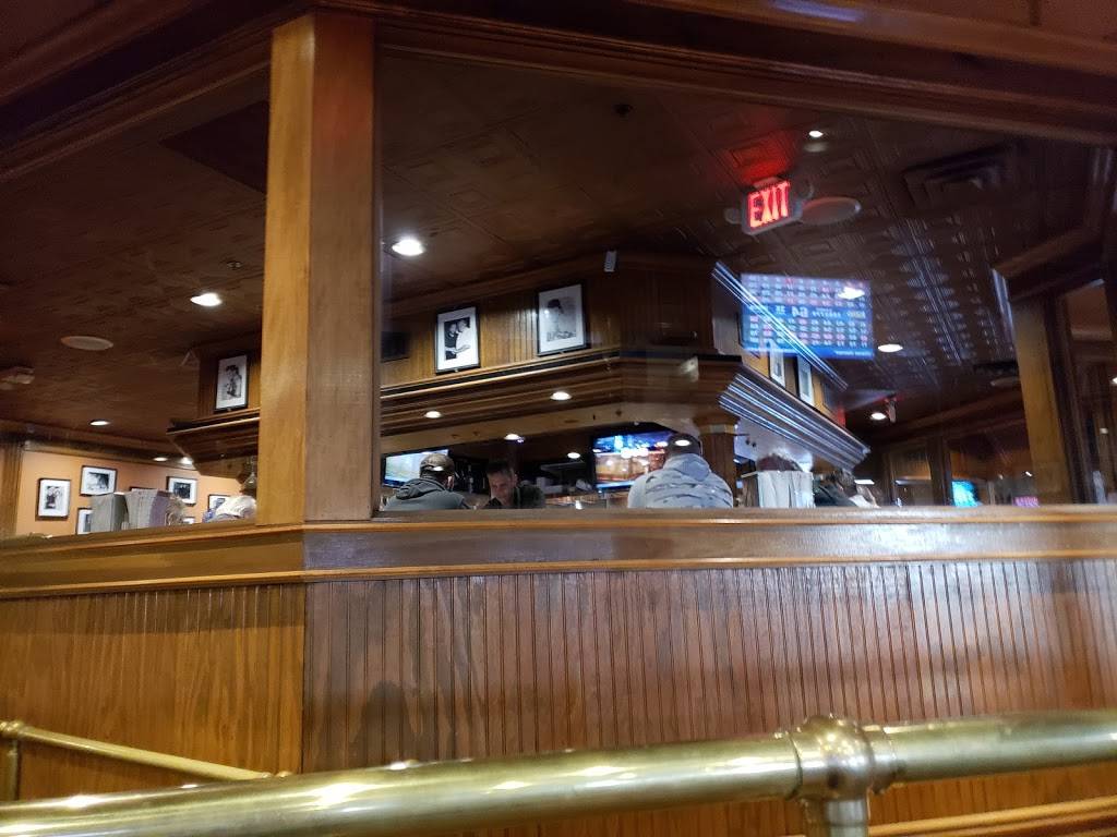 Santarpios Pizza | restaurant | 71 Newbury St, Peabody, MA 01960, USA | 9785351811 OR +1 978-535-1811