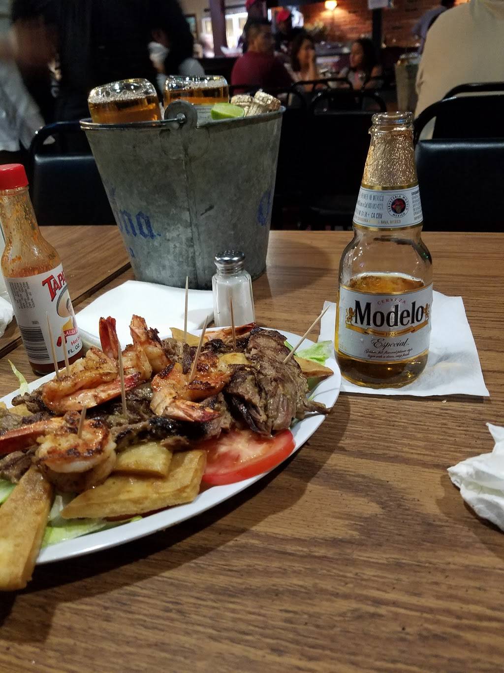 Mi Casita Salvadoreña | restaurant | 14860 Vanowen St, Van Nuys, CA 91405, USA | 8189886171 OR +1 818-988-6171