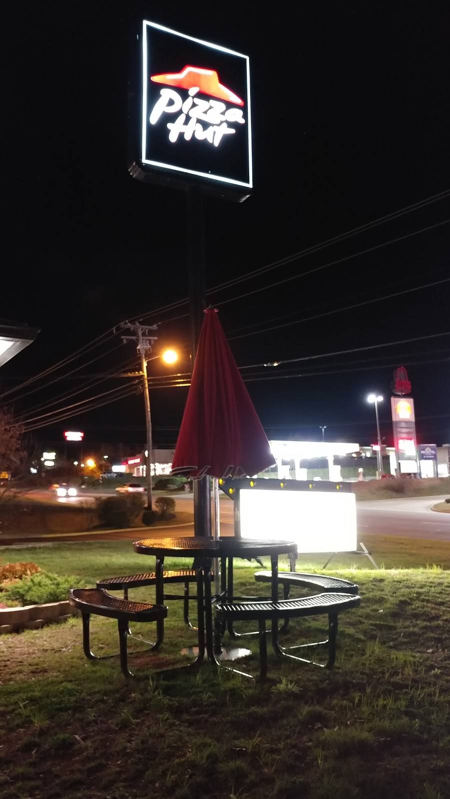 Pizza Hut | meal takeaway | 999 Georgia Rd, Franklin, NC 28734, USA | 8285248994 OR +1 828-524-8994