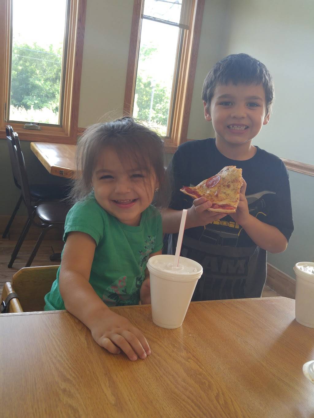 The Pizza Place | restaurant | 130 W Main St, Round Lake Park, IL 60073, USA | 8475462425 OR +1 847-546-2425