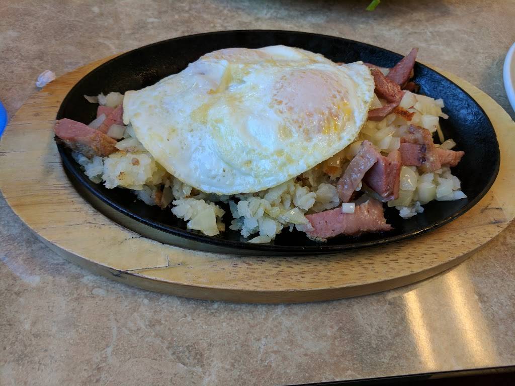 Monis Restaurant | restaurant | 16600 24 Mile Rd, Macomb, MI 48042, USA | 5862324794 OR +1 586-232-4794