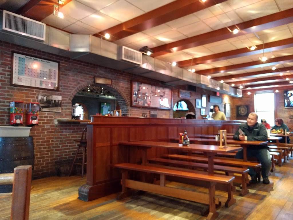 Gritty McDuffs Auburn Brew Pub | restaurant | 68 Main St, Auburn, ME 04210, USA | 2073762739 OR +1 207-376-2739