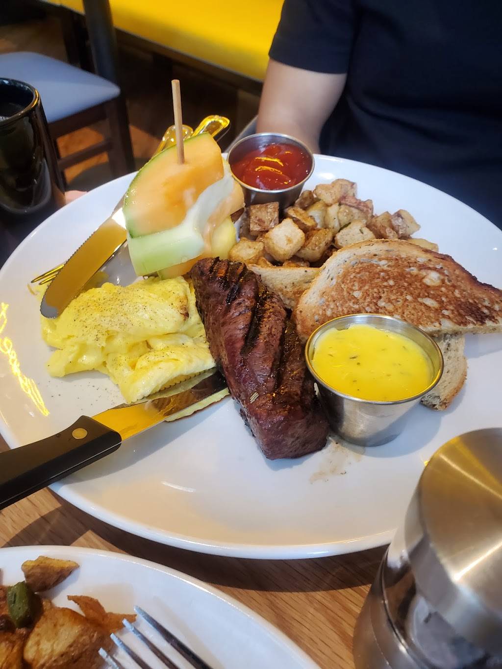 Breakfast Club | restaurant | 2502 E Camelback Rd, Phoenix, AZ 85016, USA | 6026613443 OR +1 602-661-3443