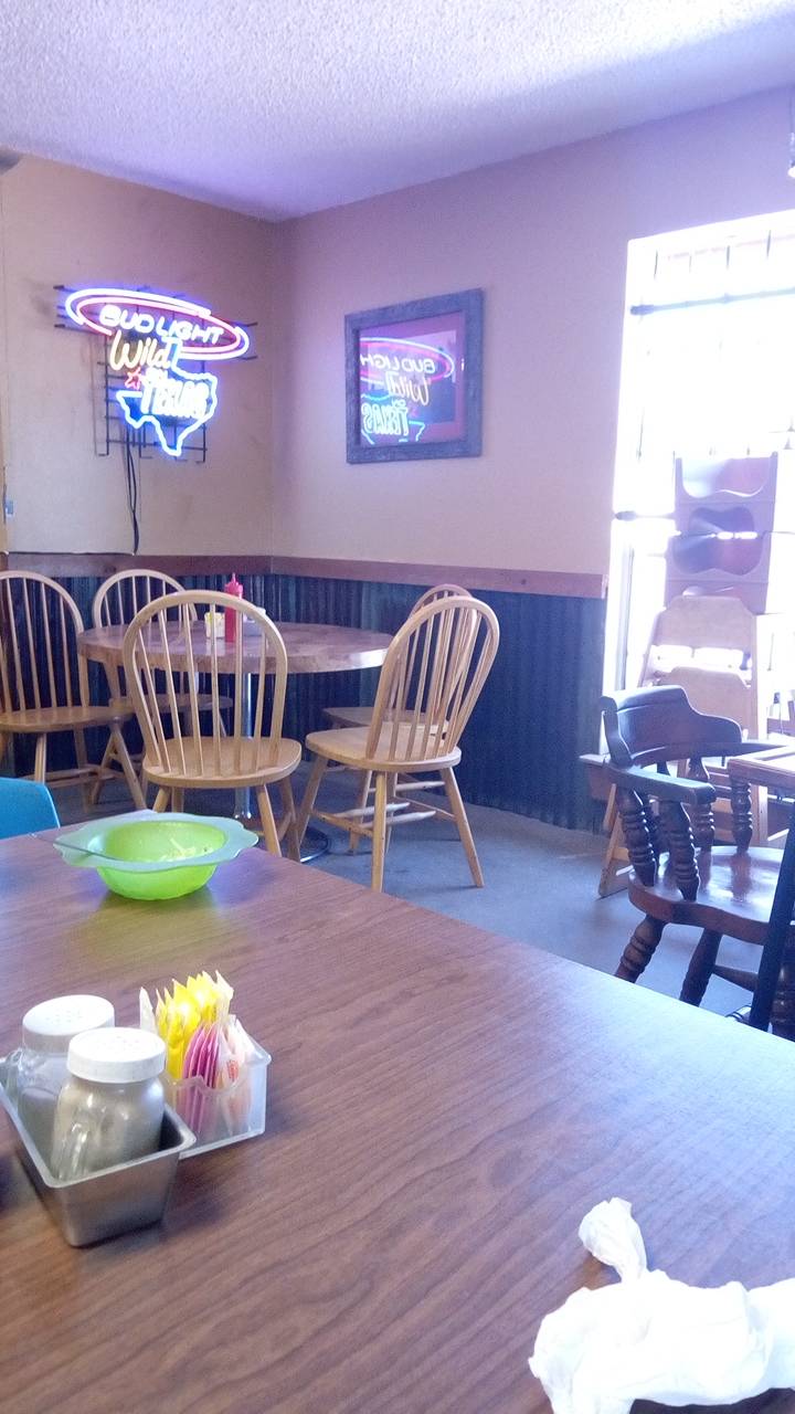 Crossroads Cafe | restaurant | FM1105, Schwertner, TX 76573, USA | 2545273929 OR +1 254-527-3929