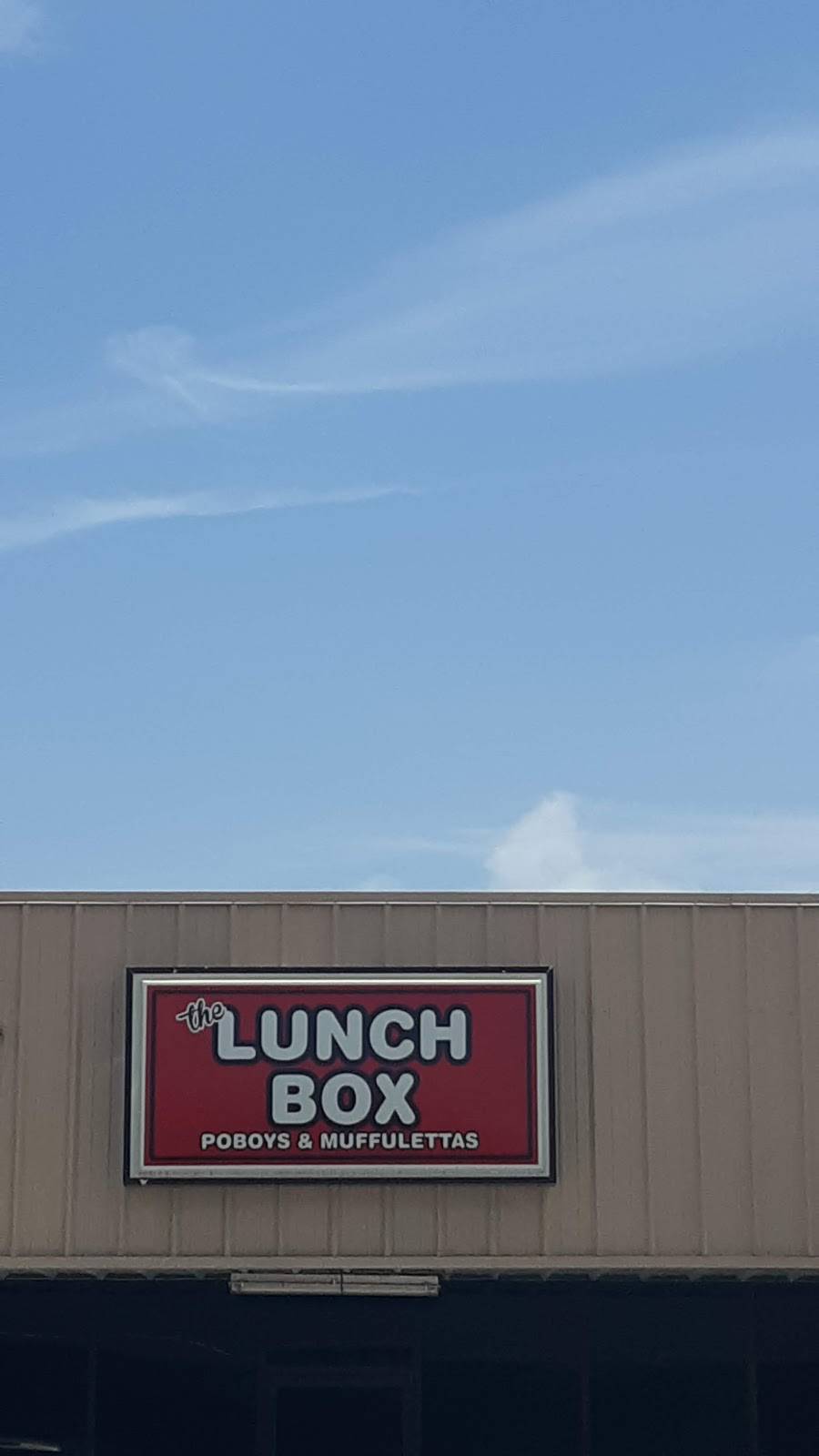 The Lunch Box | restaurant | 210 US-90, Waveland, MS 39576, USA | 2284660014 OR +1 228-466-0014