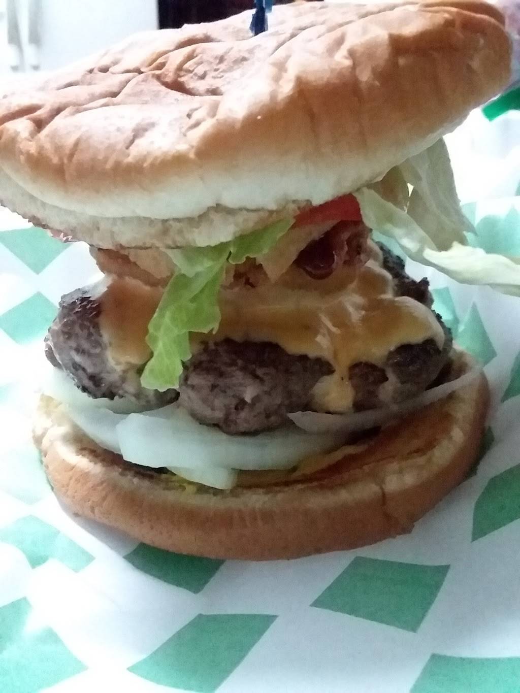 Danas Crossroads bar and grille | restaurant | 25 W Dr Martin Luther King Jr Blvd, Brooksville, FL 34601, USA | 3527972709 OR +1 352-797-2709