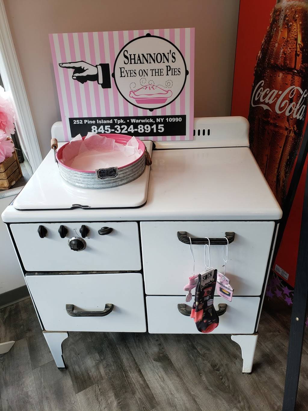 Shannon’s Eyes on the Pies | restaurant | 252 Pine Island Turnpike, Warwick, NY 10990, USA | 8453248915 OR +1 845-324-8915