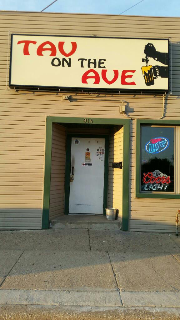 Tav on the Ave | night club | 914 Morningside Ave, Sioux City, IA 51106, USA | 7122746861 OR +1 712-274-6861