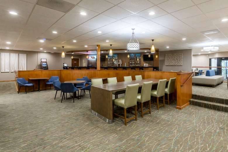 Skyline Cafe Bar & Grill | restaurant | 5090 E Clinton Way, Fresno, CA 93727, USA | 5592523611 OR +1 559-252-3611