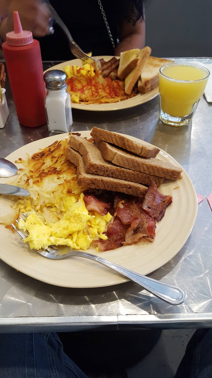 El Taquito Restaurant #2 | restaurant | 215 W Winton Ave, Hayward, CA 94544, USA | 5103972505 OR +1 510-397-2505