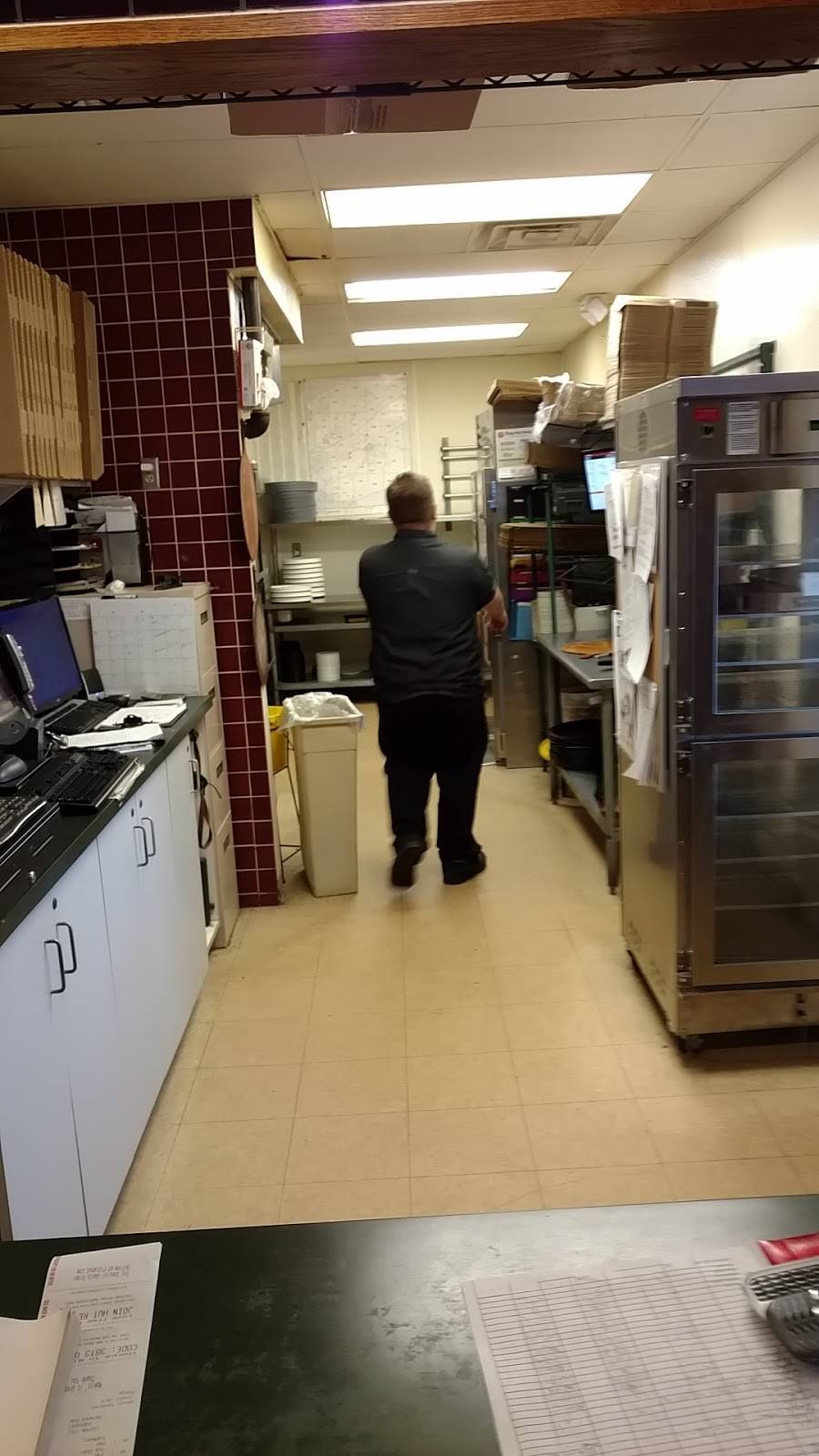 Pizza Hut | restaurant | 1408 N Chapel St, Louisville, OH 44641, USA | 3308755666 OR +1 330-875-5666