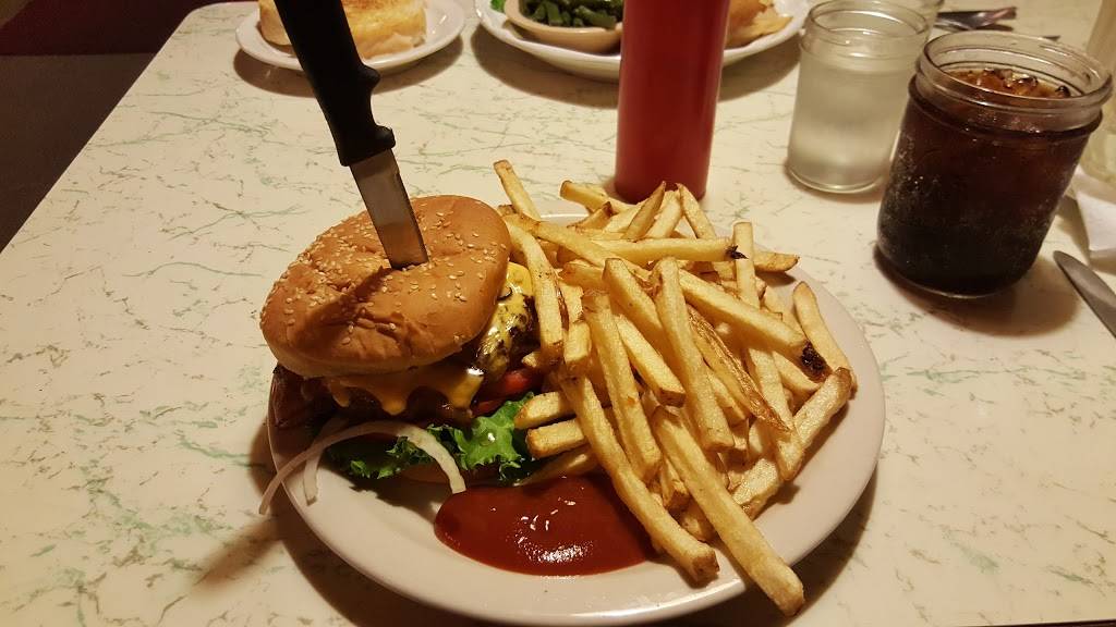 Pats Little Red Barn | restaurant | 2091 WA-300, Belfair, WA 98528, USA | 3602754441 OR +1 360-275-4441