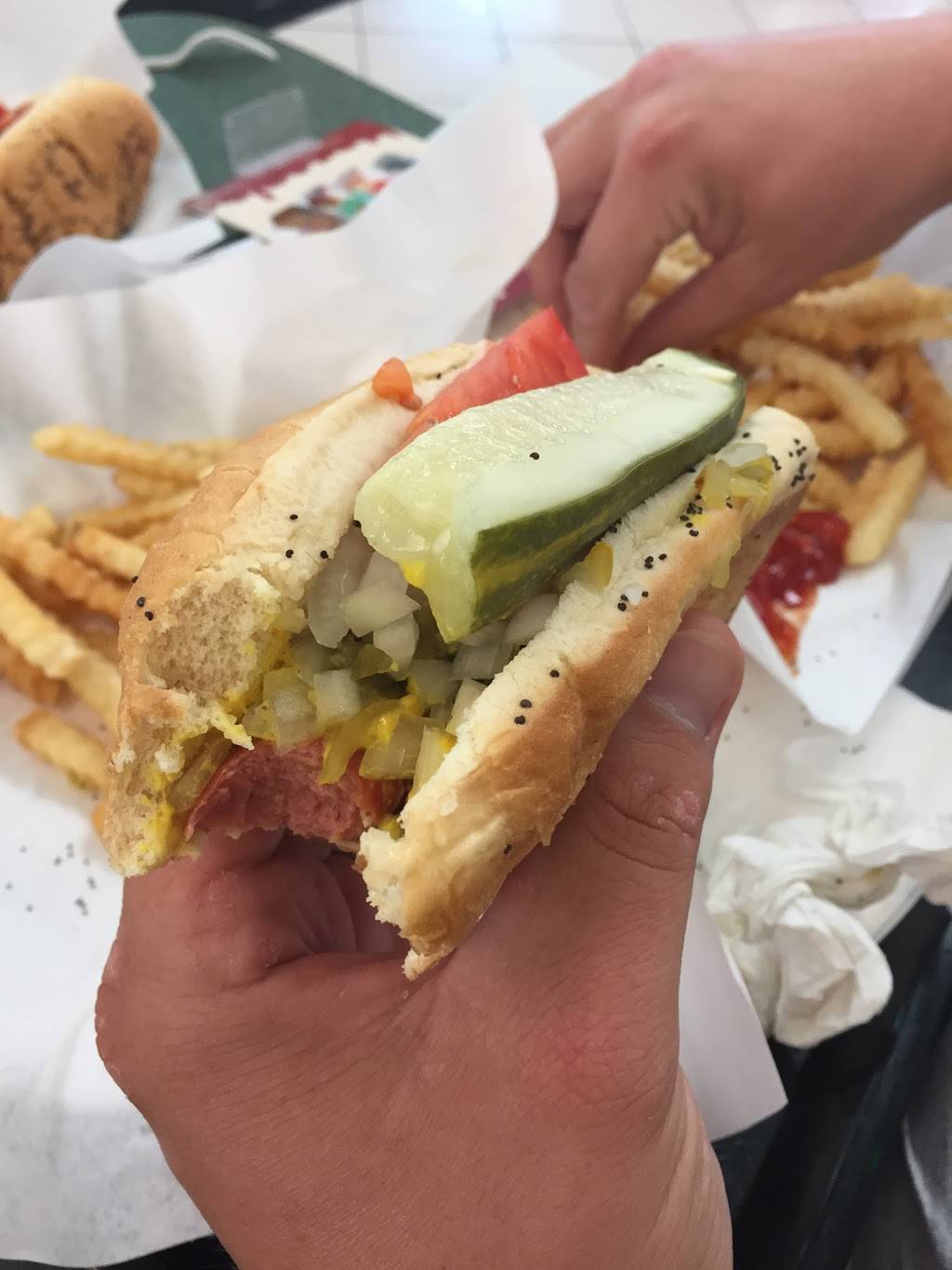 Lucky Dog | restaurant | 1201 Cermak Rd, Broadview, IL 60155, USA | 7083453500 OR +1 708-345-3500