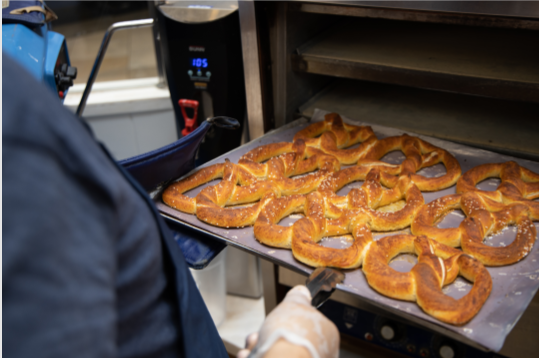 Auntie Annes | restaurant | 4600 W Kellogg Dr Space H8, Wichita, KS 67209, USA | 3169424501 OR +1 316-942-4501