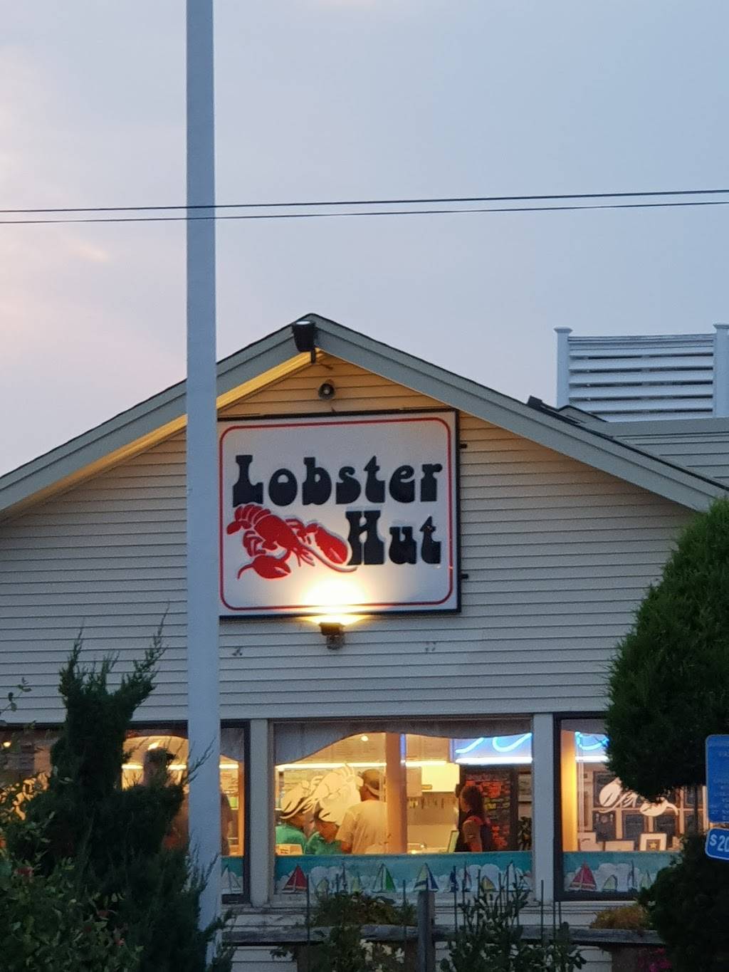 Lobster Hut | restaurant | 25 Town Wharf, Plymouth, MA 02360, USA | 5087462270 OR +1 508-746-2270