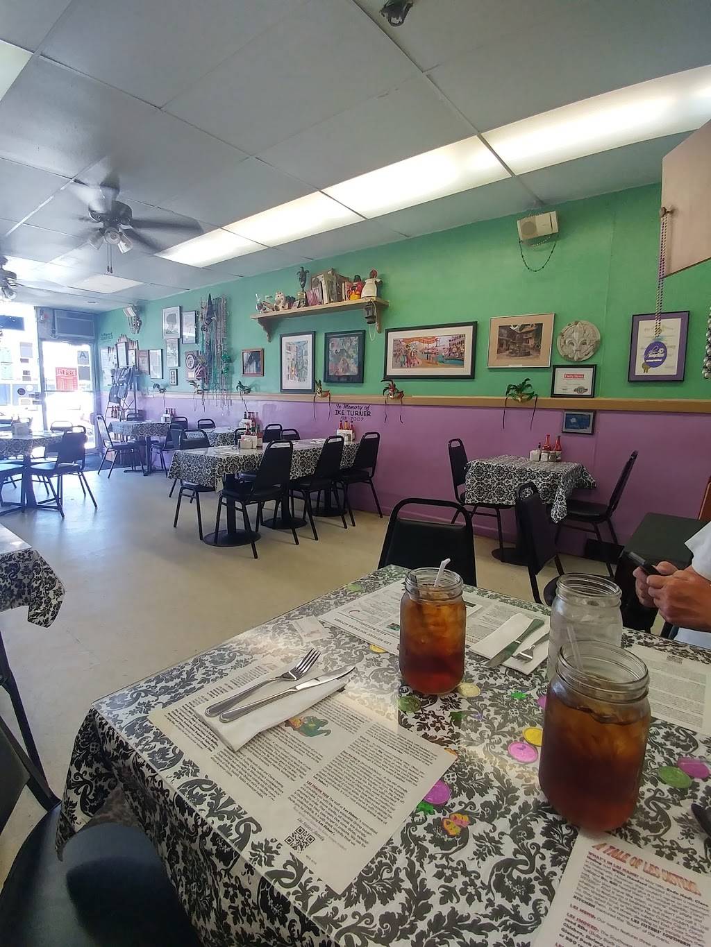 Les Sisters Southern Kitchen & BBQ | restaurant | 21818 Devonshire St, Chatsworth, CA 91311, USA | 8189980755 OR +1 818-998-0755