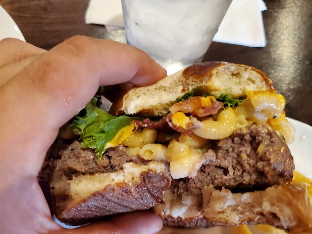 Valley Burgers and Brew | restaurant | 640 Westwood Ave., River Vale, NJ 07675, USA | 2013830957 OR +1 201-383-0957