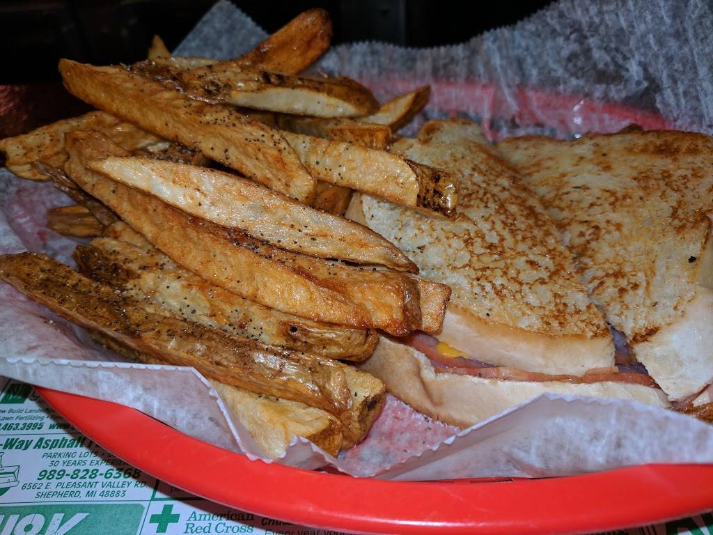 CrossRoads Bar & Grill | restaurant | 5957 N State Rd, St. Louis, MI 48880, USA | 9894638541 OR +1 989-463-8541