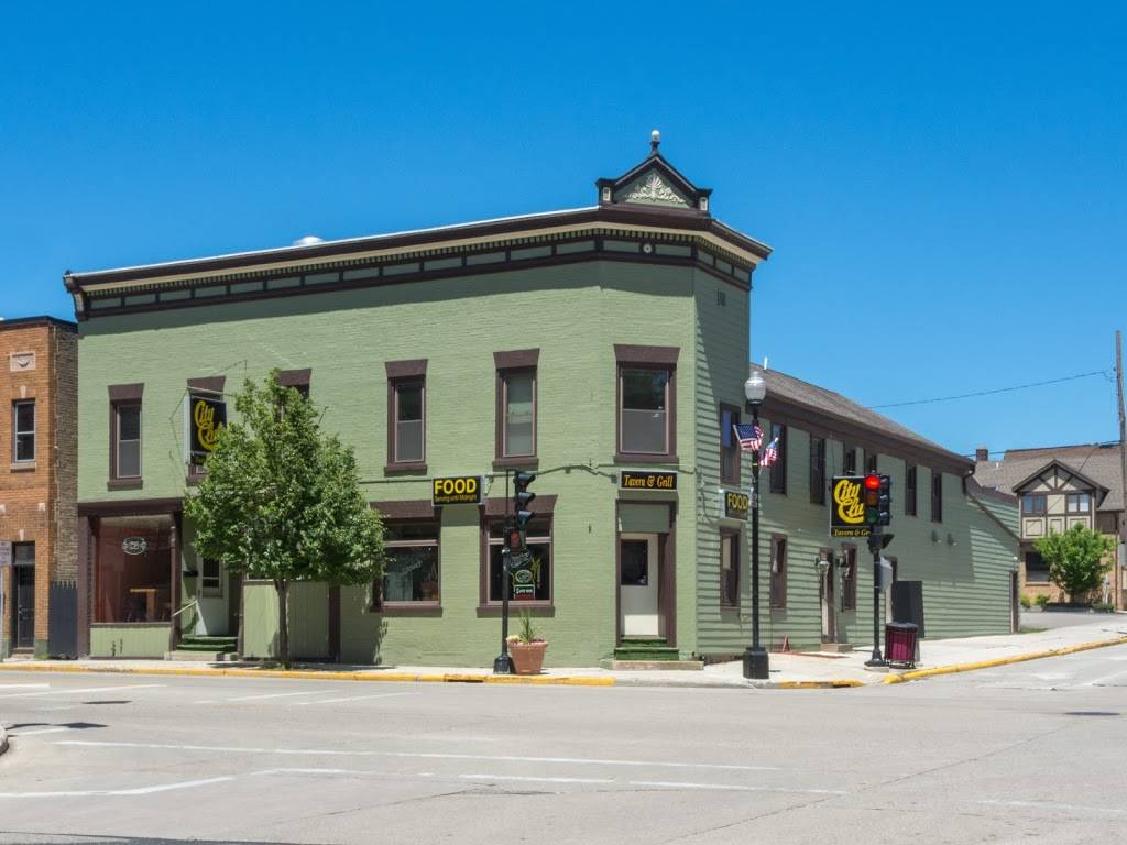 City Club Tavern & Grill | restaurant | 228 E Mill St, Plymouth, WI 53073, USA | 9204495239 OR +1 920-449-5239