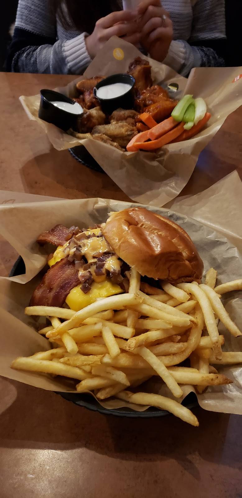 Buffalo Wild Wings | restaurant | 1447 Richmond Ave, Staten Island, NY 10314, USA | 7189836912 OR +1 718-983-6912