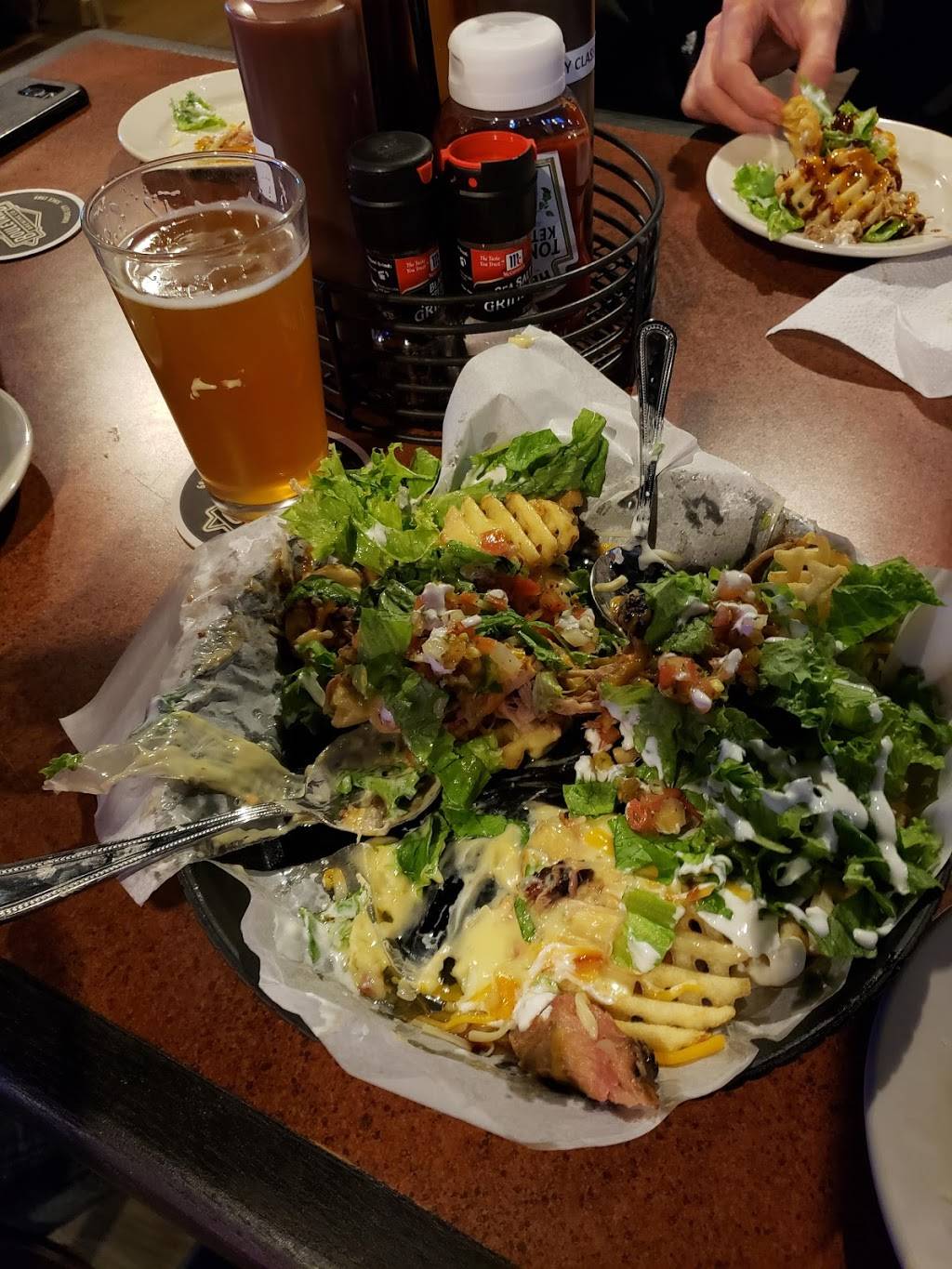 Bourbon Creek Smokehouse | restaurant | 411 1st St SE, Cedar Rapids, IA 52401, USA | 3197753174 OR +1 319-775-3174