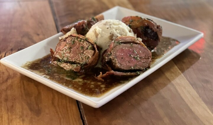 Oak Hills Country Club & Winery | restaurant | 18698 Country Club Rd, Girard, IL 62640, USA | 2176274103 OR +1 217-627-4103