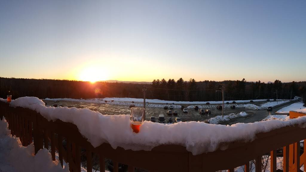 Tamarack Grill | restaurant | 223 Sherburne Lodge Rd, East Burke, VT 05832, USA | 8026267390 OR +1 802-626-7390