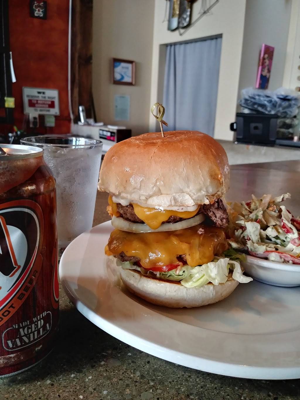 The Whale & Ale | night club | 327 W 7th St, San Pedro, CA 90731, USA | 3108320363 OR +1 310-832-0363