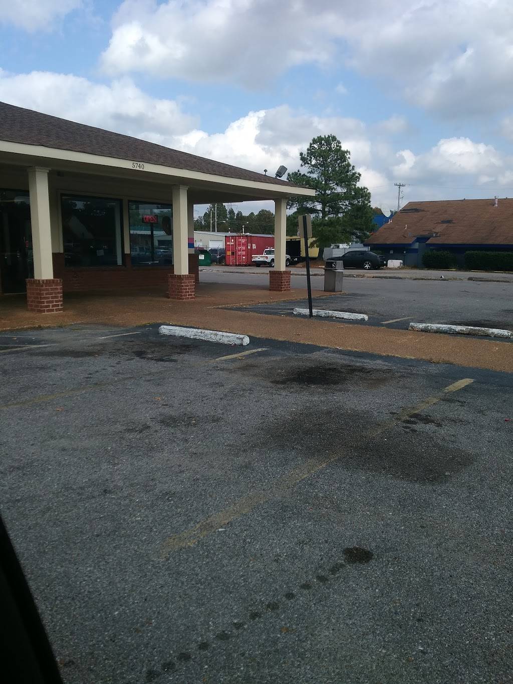 Dixie Queen | restaurant | 5740 Mt Moriah Rd, Memphis, TN 38115, USA | 9016129666 OR +1 901-612-9666