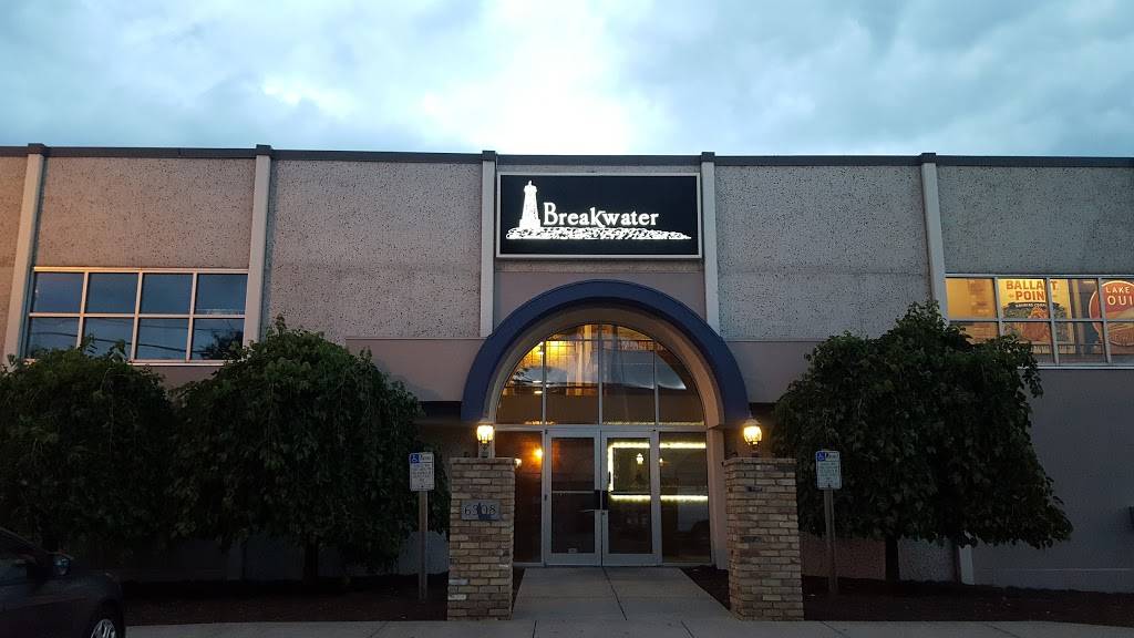 Breakwater | restaurant | 6308 Metropolitan Ln, Monona, WI 53713, USA | 6084165388 OR +1 608-416-5388