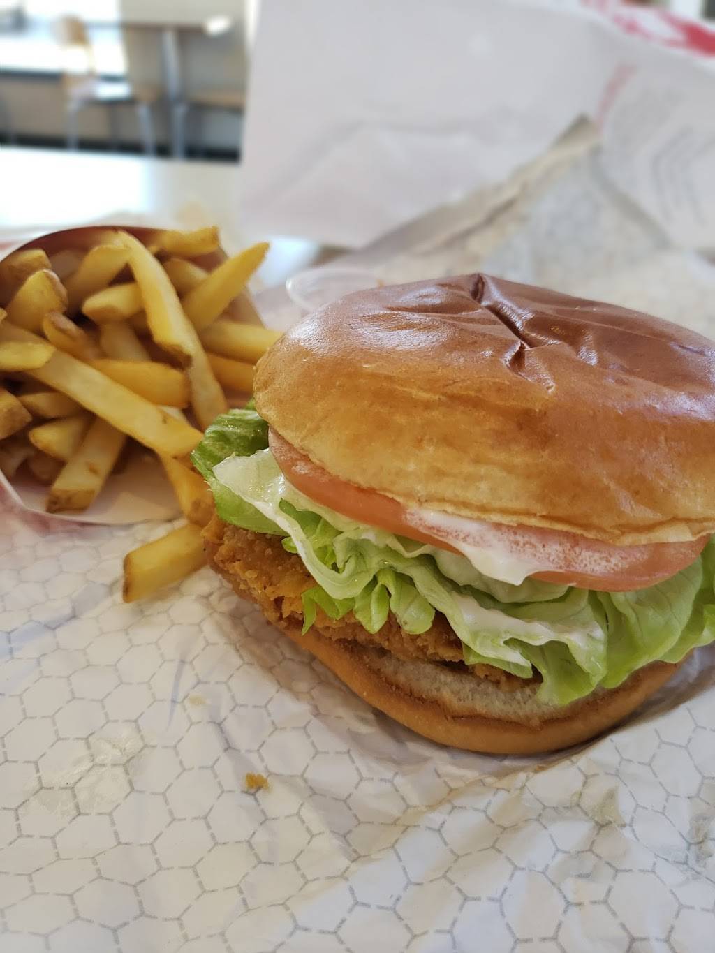 Wendys | restaurant | 685 E Hudson St, Columbus, OH 43211, USA | 6142616211 OR +1 614-261-6211