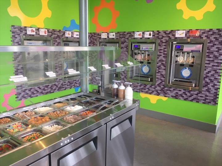 Froyo Factory | restaurant | 106 S Market St, Monticello, IL 61856, USA | 2177622233 OR +1 217-762-2233