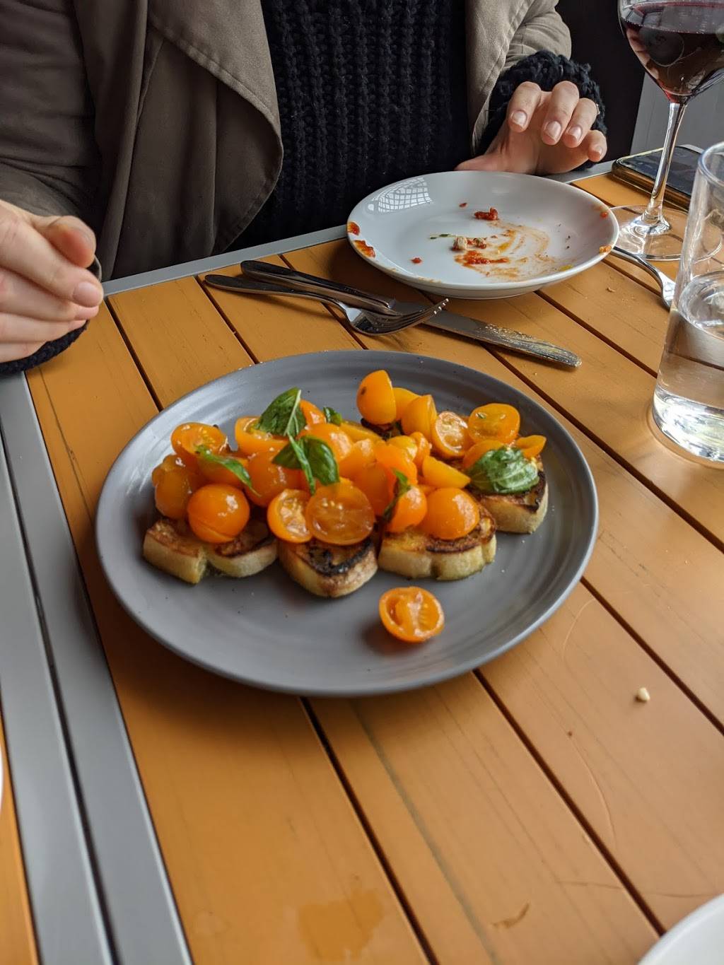 Giusto | restaurant | 4 Commercial Wharf, Newport, RI 02840, USA | 4013247400 OR +1 401-324-7400