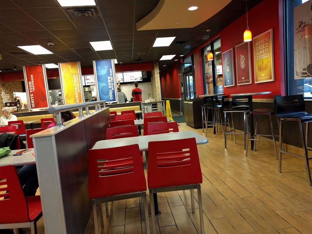 Burger King | restaurant | 7955 Tecumseh Rd E, Windsor, ON N8R 1A1, Canada | 5199457922 OR +1 519-945-7922