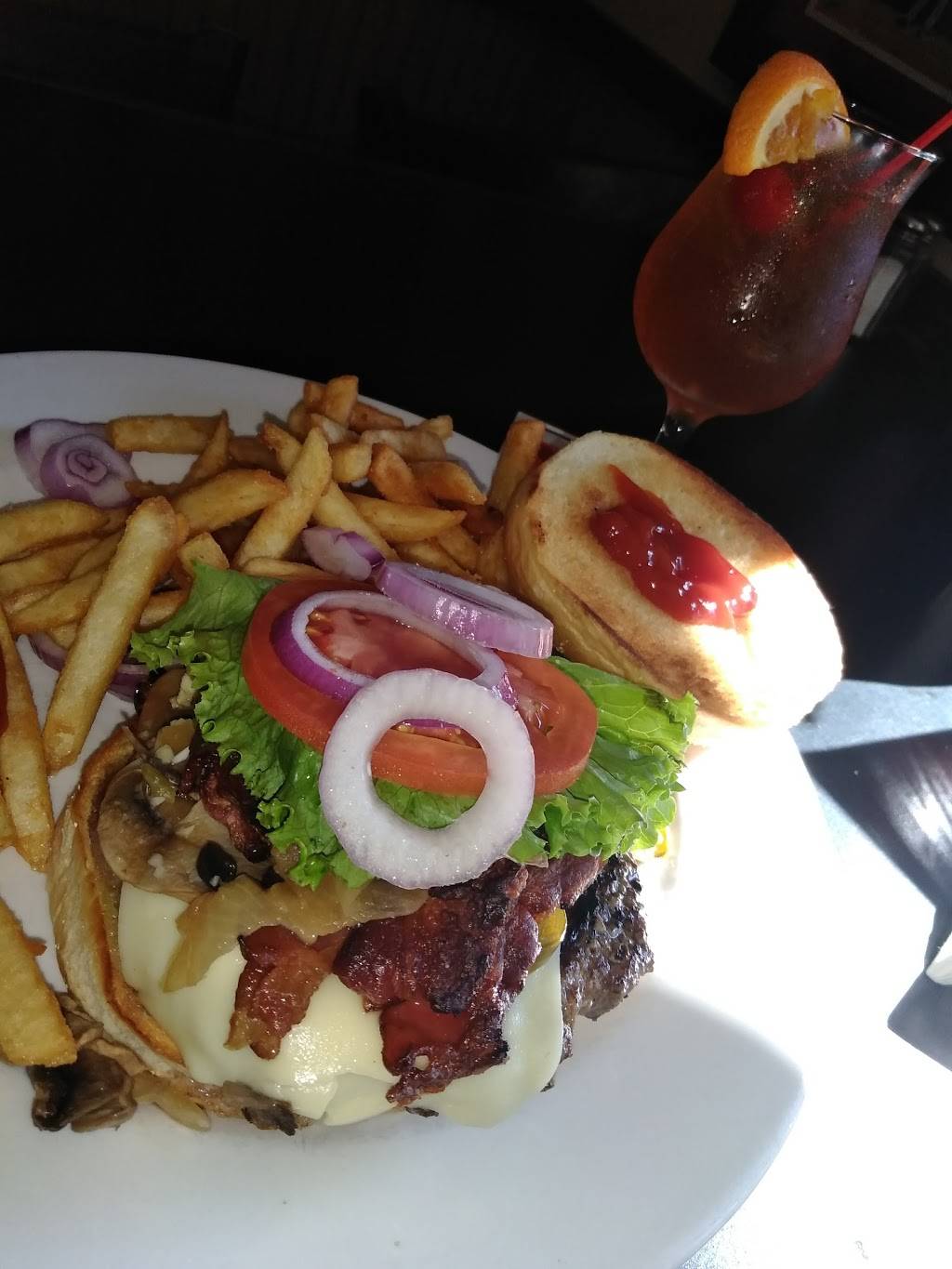 Port Smitts | restaurant | 370 Pecks Rd, Pittsfield, MA 01201, USA | 4132365727 OR +1 413-236-5727