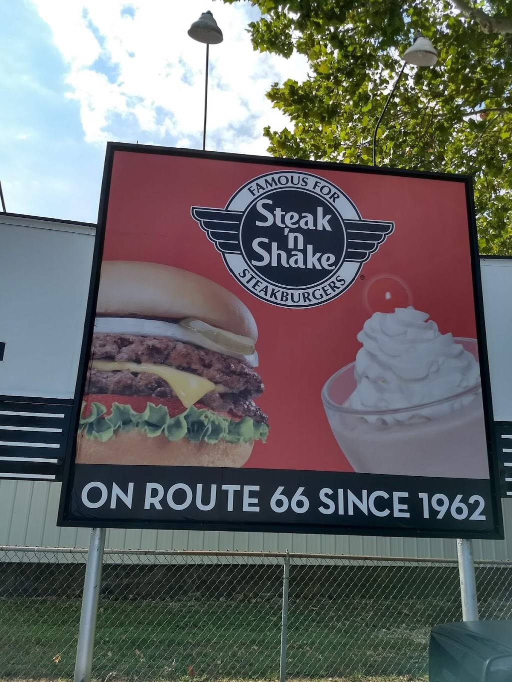 Steak n Shake | restaurant | 1158 E St Louis St, Springfield, MO 65806, USA | 4178666109 OR +1 417-866-6109