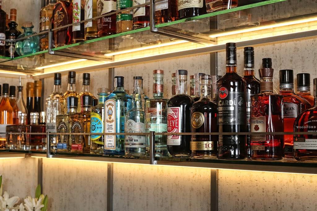 Café Posh | restaurant | 3150 Roswell Rd NW, Atlanta, GA 30305, USA | 4043037303 OR +1 404-303-7303