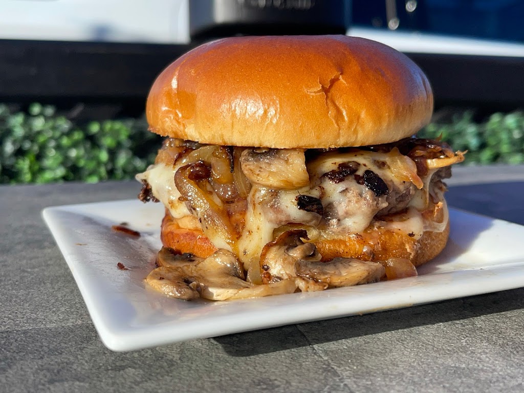 Atlas Burgers and Dogs | restaurant | 2707 Boston Ave, San Diego, CA 92113, USA | 6199256190 OR +1 619-925-6190