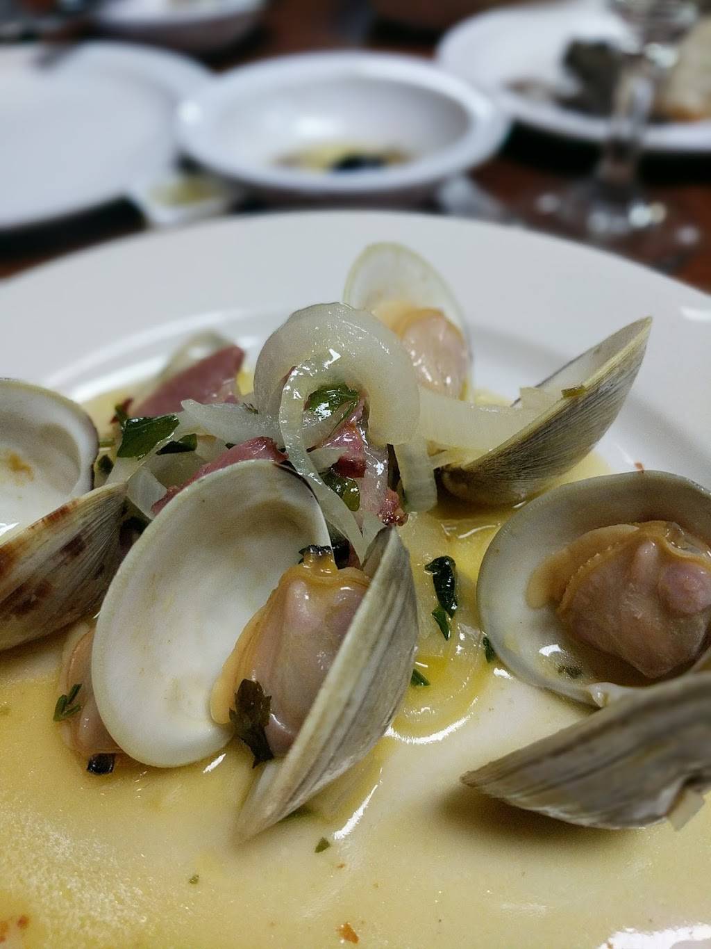 Arcos Bar & Grill Portugues Giver | restaurant | 391 Horseblock Road, Farmingville, NY 11738, USA | 6314969333 OR +1 631-496-9333