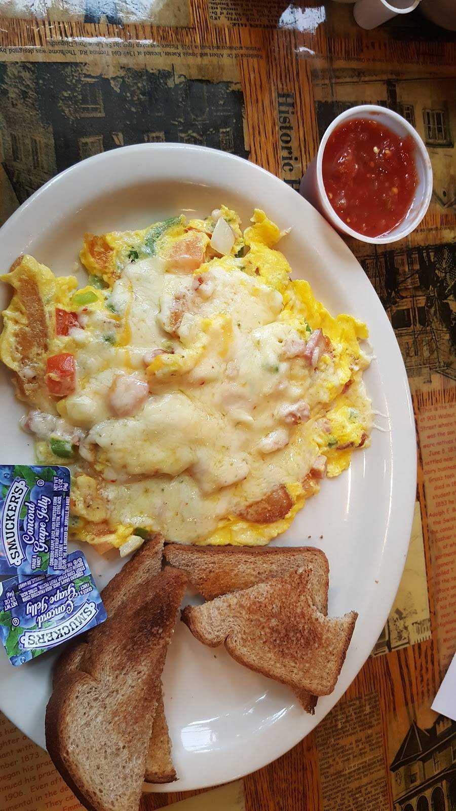 9th Street Cafe | restaurant | 900 Laurel St, Highland, IL 62249, USA | 6186542622 OR +1 618-654-2622