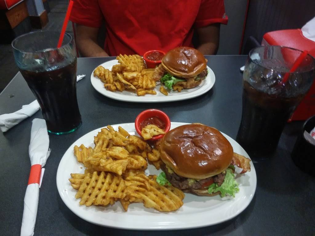 Friendlys | restaurant | 529 Memorial Dr, Chicopee, MA 01020, USA | 4135924221 OR +1 413-592-4221