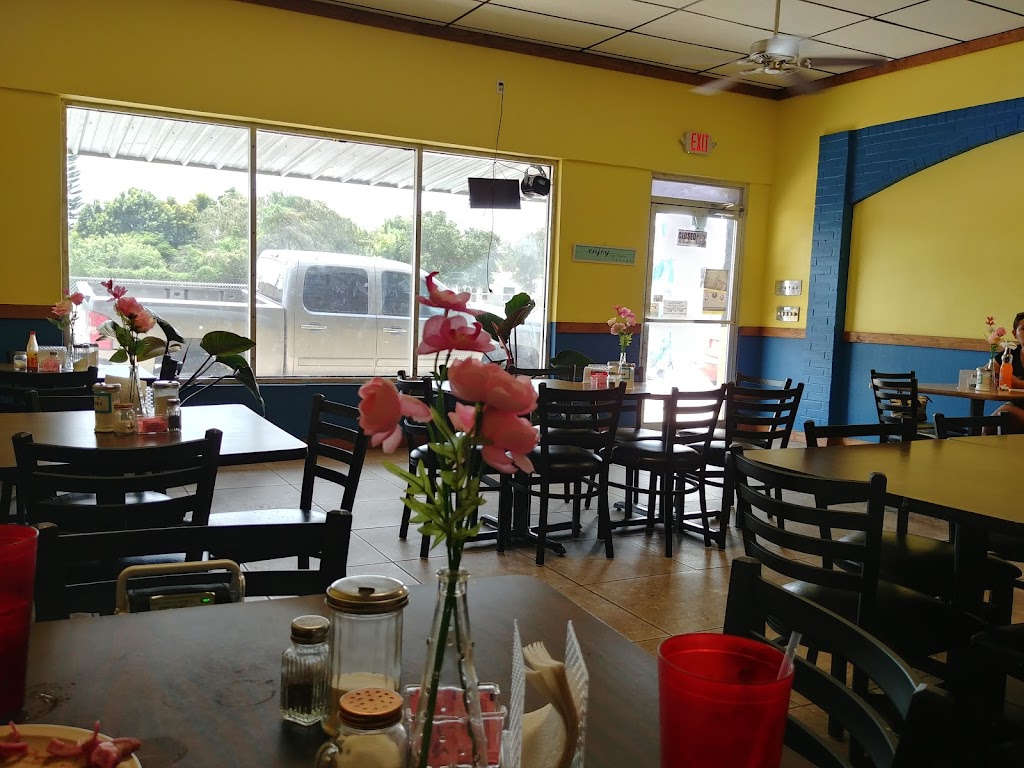 Pupusas Antojitos | restaurant | 174 W Robertson St, San Benito, TX 78586, USA | 9563826465 OR +1 956-382-6465