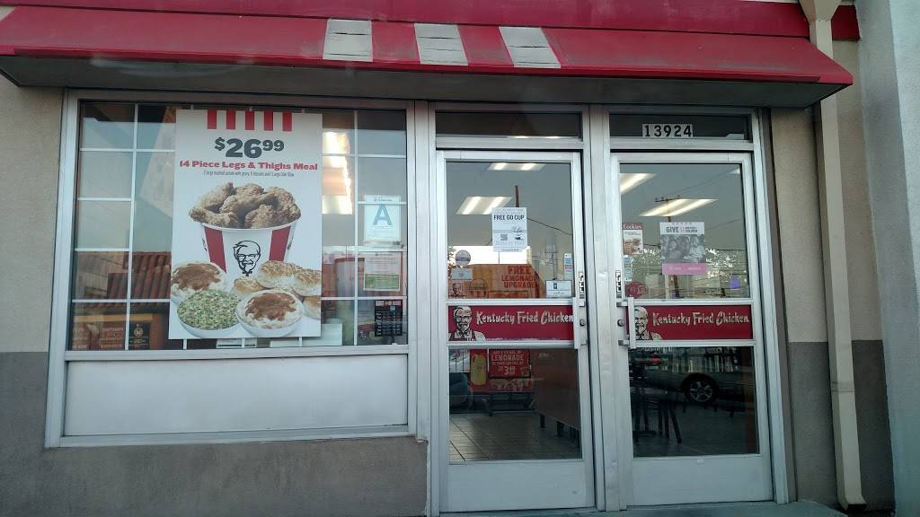 KFC | restaurant | 13924 Foothill Blvd, Sylmar, CA 91342, USA | 8183674848 OR +1 818-367-4848