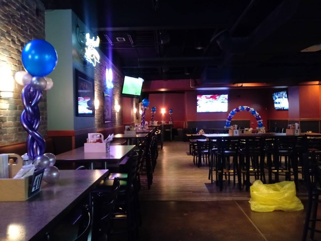 Holidays Pub & Grill | restaurant | 1395 W American Dr, Neenah, WI 54956, USA | 9208860069 OR +1 920-886-0069