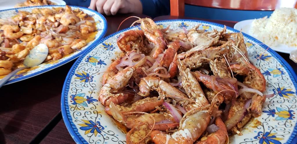 El Puerto Restaurant | restaurant | 3018 W 47th St, Chicago, IL 60632, USA | 7739400293 OR +1 773-940-0293