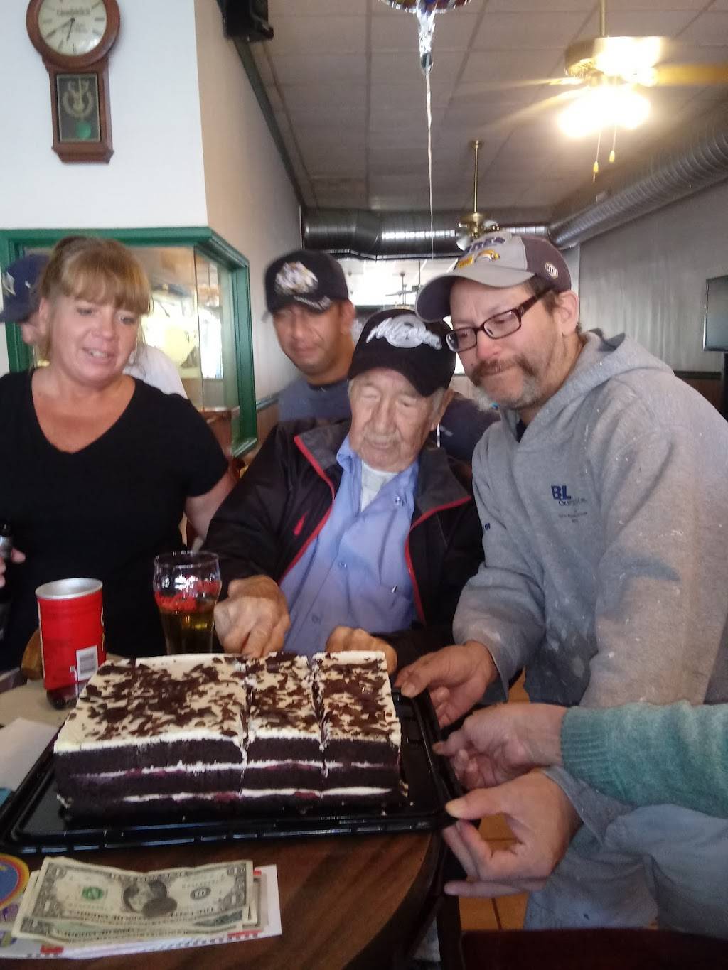 Alberts Family Restaurant | restaurant | 296 W Ferry St, Buffalo, NY 14213, USA | 7168863642 OR +1 716-886-3642