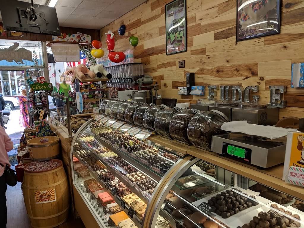 Bear Creek Gifts and Candy Kitchen | restaurant | 165 N Main St, Mt Airy, NC 27030, USA | 3367866602 OR +1 336-786-6602