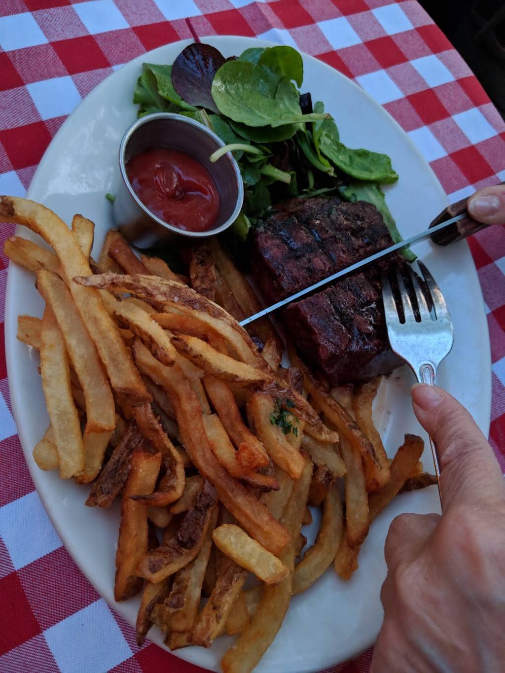 Bucks Fishing & Camping | restaurant | 5031 Connecticut Ave NW, Washington, DC 20008, USA | 2023640777 OR +1 202-364-0777