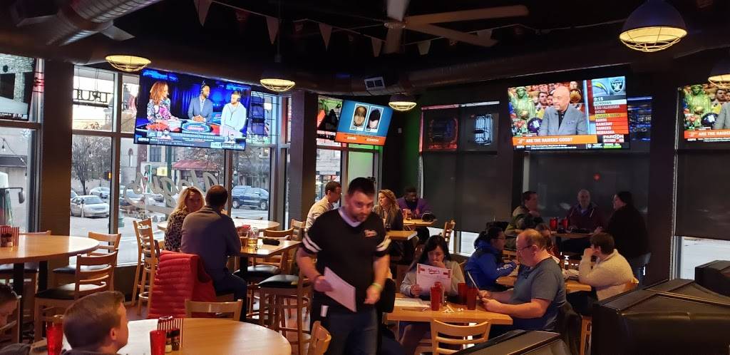 Yogis Bar & Grill | restaurant | 302 N Walnut St, Bloomington, IN 47404, USA | 8128223591 OR +1 812-822-3591