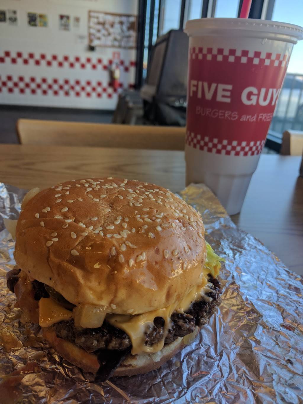 Five Guys | meal takeaway | 1689 Campbell Ln, Bowling Green, KY 42104, USA | 2709044599 OR +1 270-904-4599